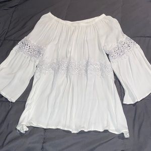 Bell sleeve top perfect for spring and summer!